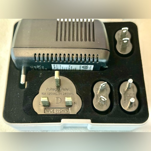 Voltage Valet Travel 50/2000 Watt Voltage Travel Electric Converter Plug Kit - Picture 6 of 8